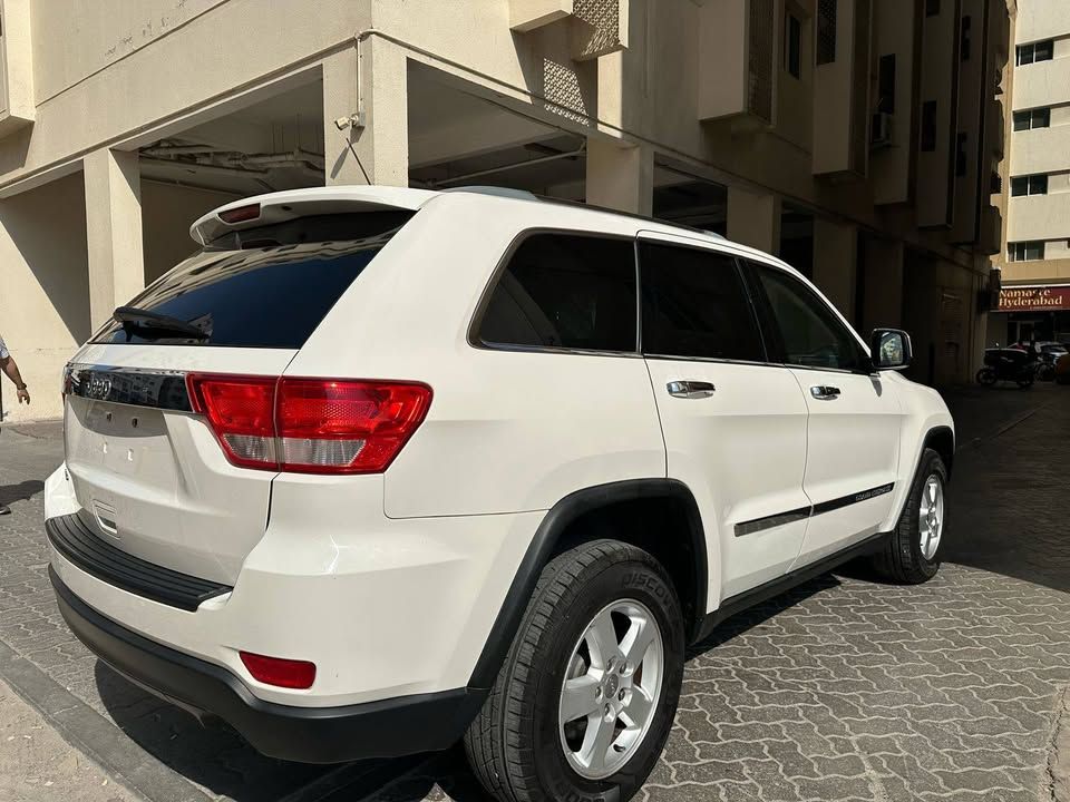 2012 جييب جراند شيروكي Laredo E