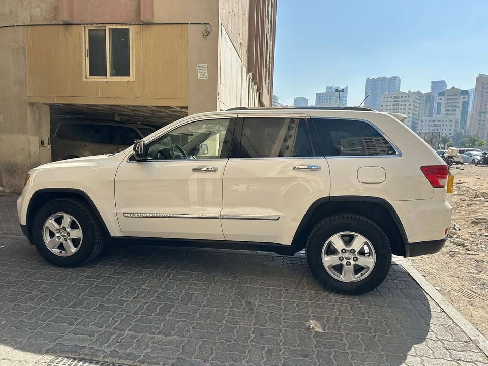 2012 جييب جراند شيروكي Laredo E