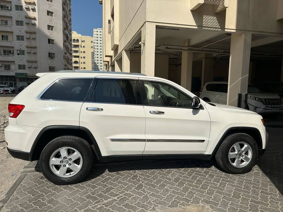 2012 جييب جراند شيروكي Laredo E