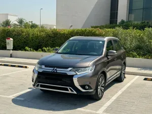 2019 ميتسوبيشي أوتلاندر ES