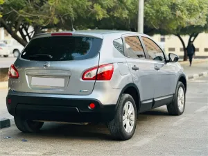 2013 نيسان قاشقاي N-Connecta