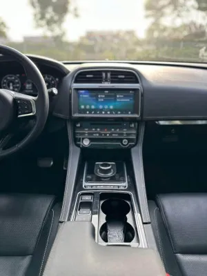 2020 جاكوار اف بيس S