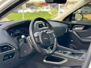 2020 جاكوار اف بيس S