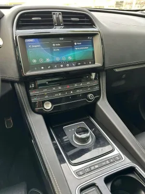 2020 جاكوار اف بيس S