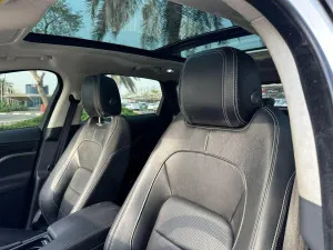 2020 جاكوار اف بيس S