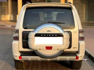 2013 ميتسوبيشي باجيرو GLS