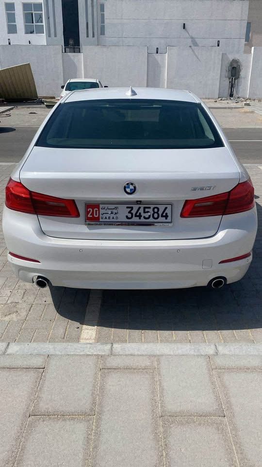 2018 BMW 5-Series 520i
