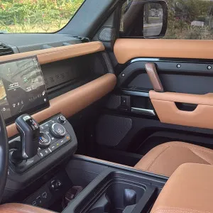 2023 Land Rover Defender 110 SE