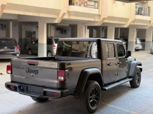 2023 جييب جلاديتير Sport