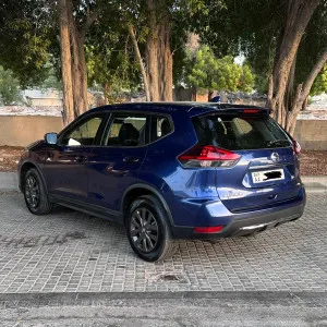 2018 نيسان روج Midnight Edition