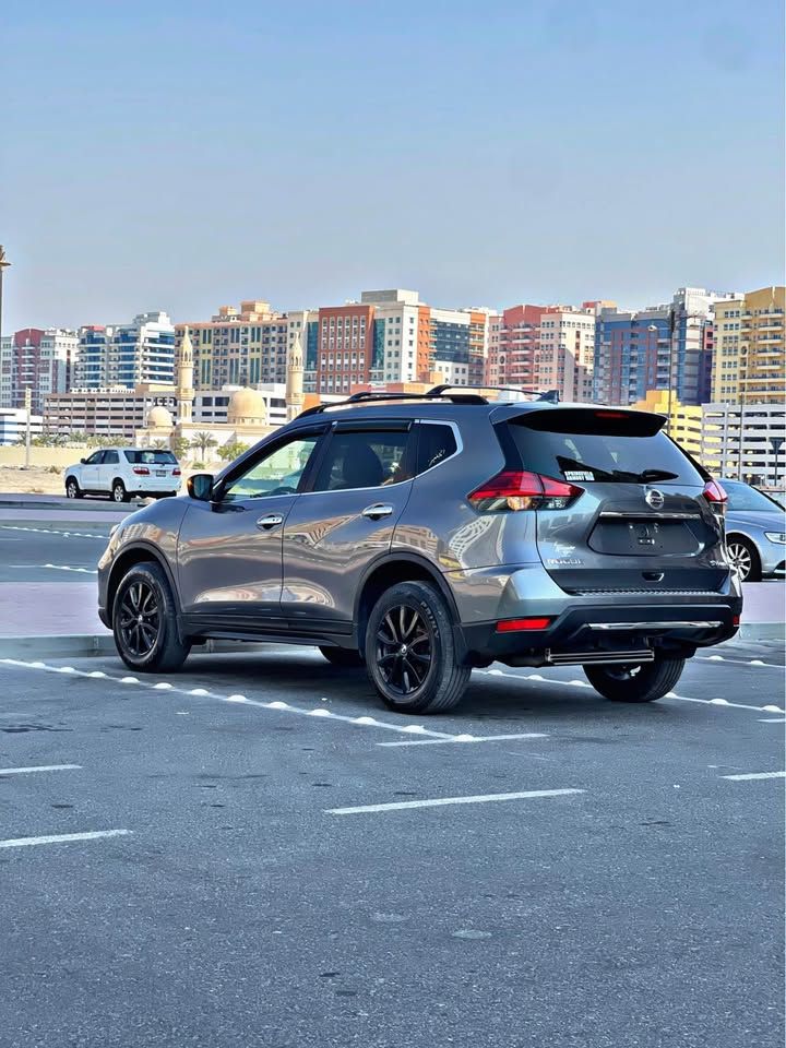 2017 نيسان روج SV