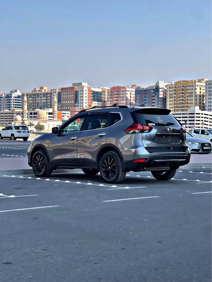 2017 نيسان روج SV