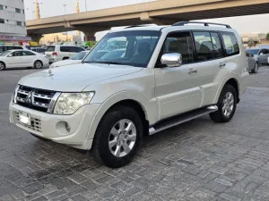 2012 ميتسوبيشي باجيرو Signature Edition