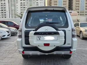 2012 ميتسوبيشي باجيرو Signature Edition