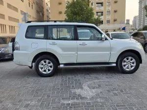 2012 ميتسوبيشي باجيرو Signature Edition