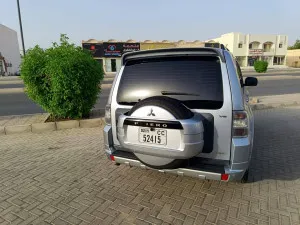 2013 ميتسوبيشي باجيرو GLS