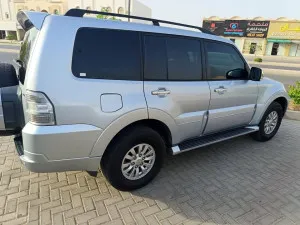 2013 ميتسوبيشي باجيرو GLS