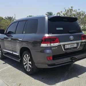 2019 Toyota Land Cruiser GXR