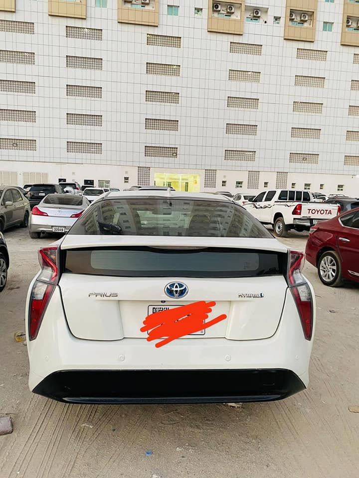 2017 تويوتا بريوس LE
