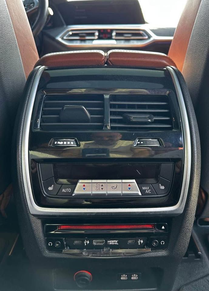 2020 بي أم دابليو اكس - 7 xDrive40i M