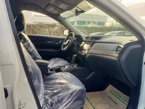 2017 نيسان روج SV