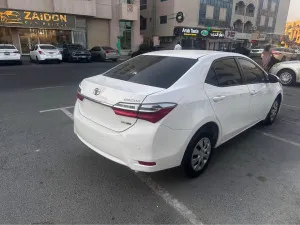 2018 تويوتا كورولا Base