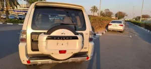 2012 ميتسوبيشي باجيرو Signature Edition