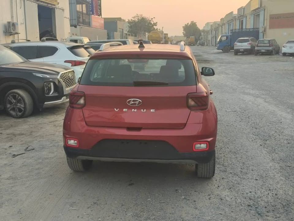 2022 هيونداي فينيو SEL