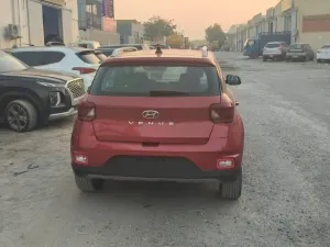 2022 هيونداي فينيو SEL