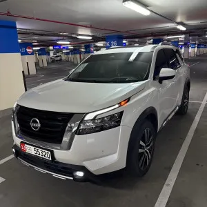 2023 Nissan Pathfinder LE