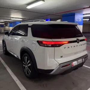 2023 Nissan Pathfinder LE