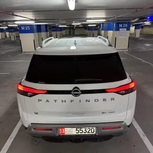 2023 Nissan Pathfinder LE
