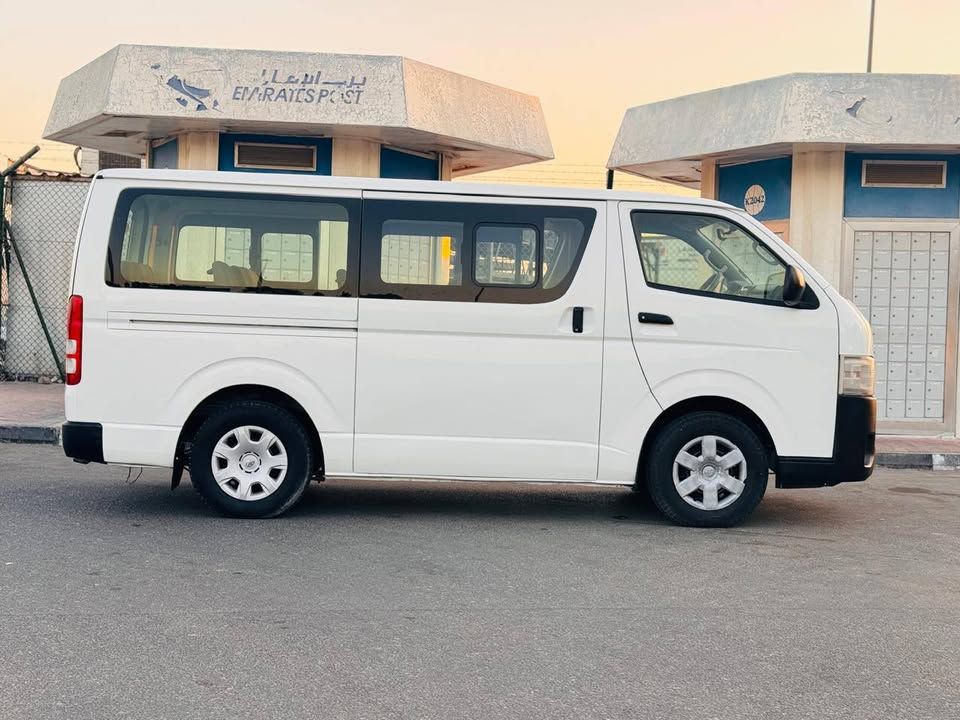 2015 تويوتا هياس LWB