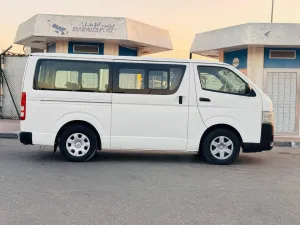 2015 تويوتا هياس LWB