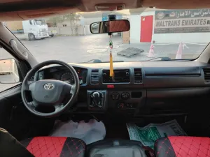 2015 تويوتا هياس LWB