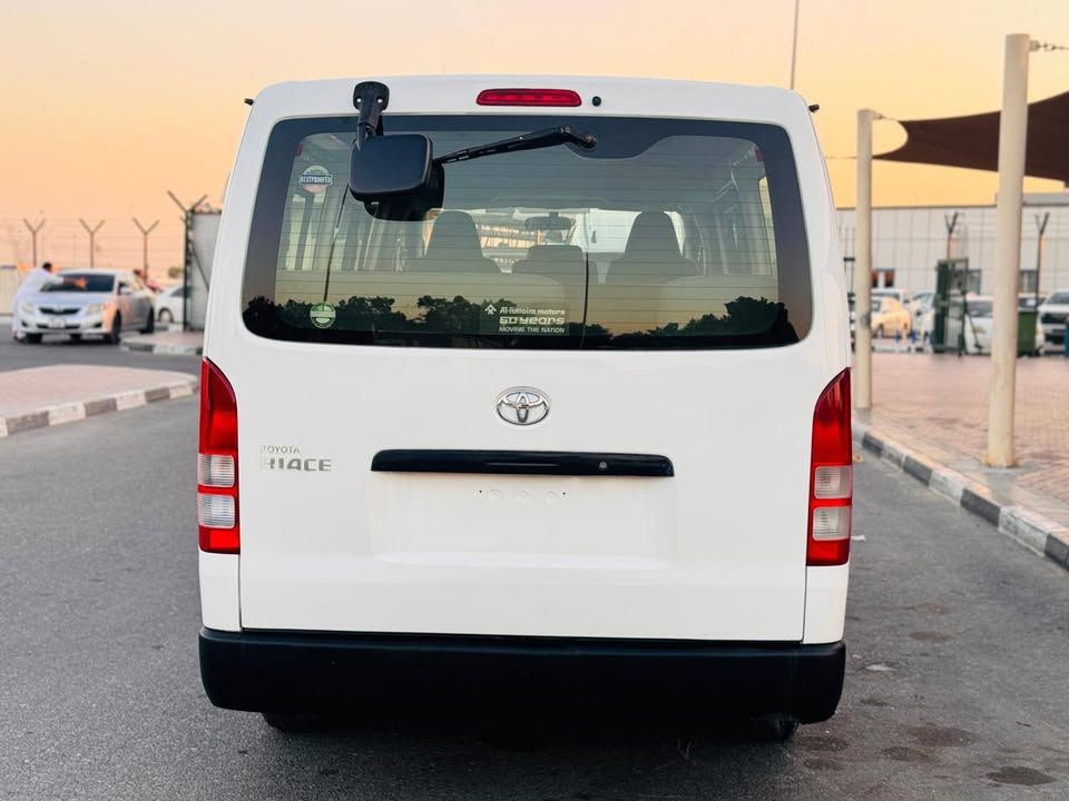 2015 تويوتا هياس LWB