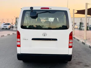 2015 تويوتا هياس LWB