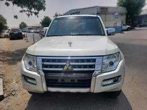 2022 ميتسوبيشي باجيرو GLS