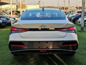 2025 هيونداي النترا SE