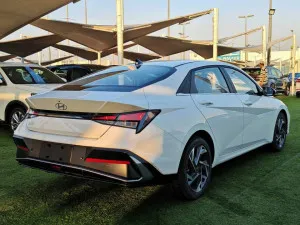2025 هيونداي النترا SE