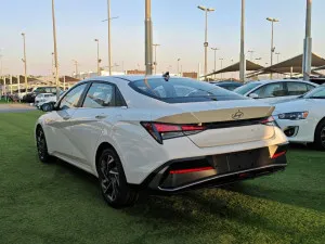 2025 هيونداي النترا SE