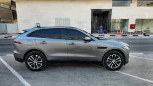 2021 جاكوار اف بيس Prestige