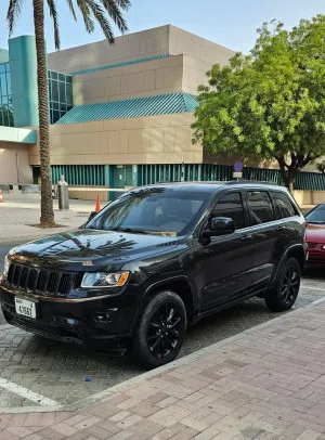 2014 جييب جراند شيروكي Laredo E