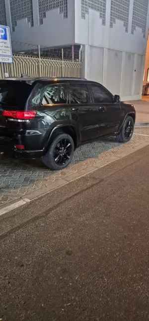 2014 جييب جراند شيروكي Laredo E