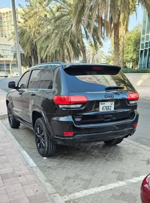 2014 جييب جراند شيروكي Laredo E
