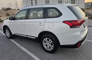 2016 ميتسوبيشي أوتلاندر SEL Black Edition