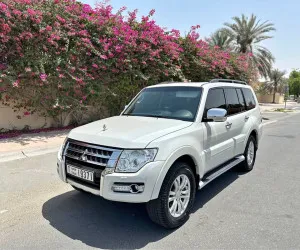 2016 ميتسوبيشي باجيرو Signature Edition