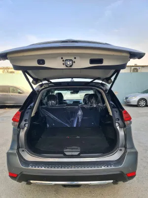 2020 نيسان روج SV