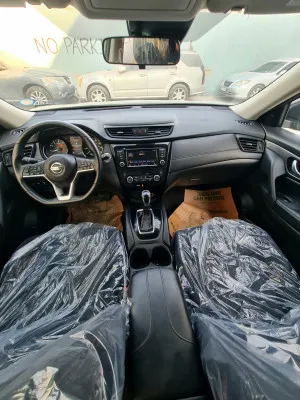 2020 نيسان روج SV