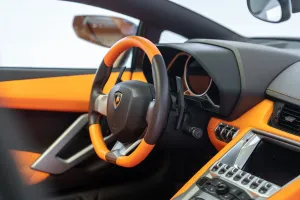 2015 لامبورجيني أفندايتر LP780-4 Ultimae